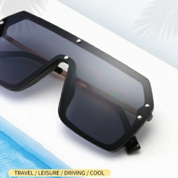 Fashion Sunglasses Oversize Women Big Frame Square Flat Top Rivet - New - Picture 1 of 8